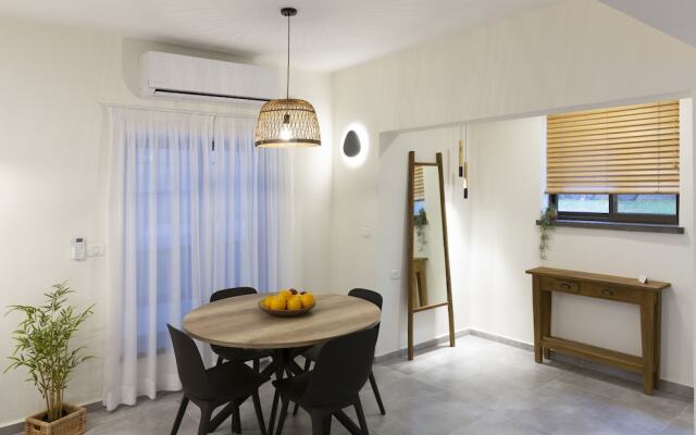 AirTLV Sirkin Apartment