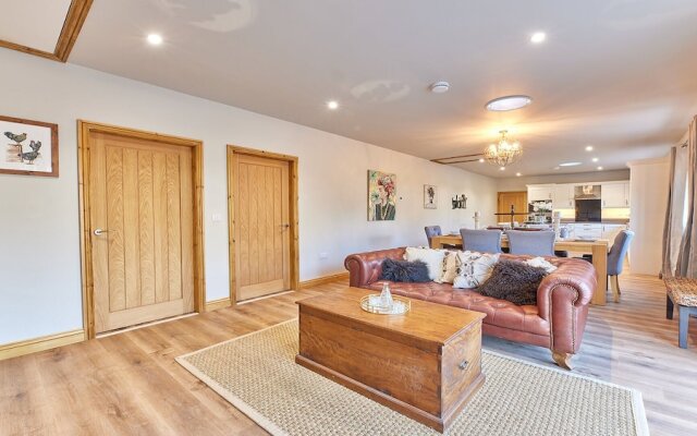 Host Stay The Parlour