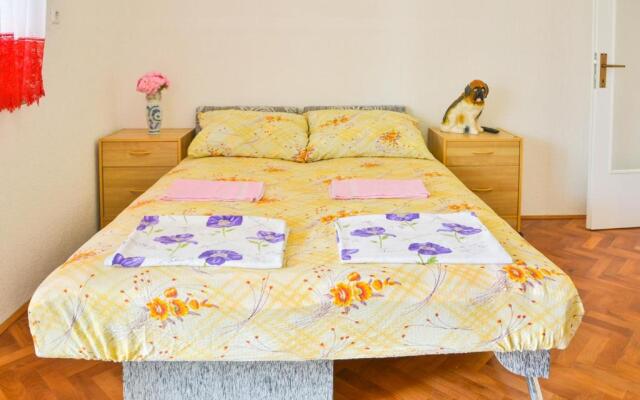 Apartments and Rooms Juki