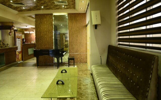 Caesar'S Luxury Hotel