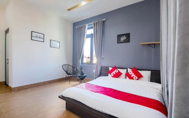 Ezs House Hotel by OYO Rooms