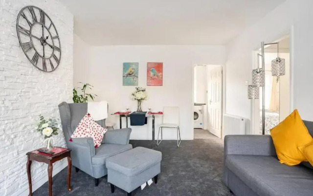 1 Bed-sleeps 4-free Parking-30 Min to Central Ldn