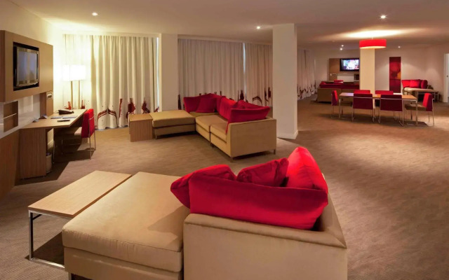 Novotel Sydney West HQ Hotel