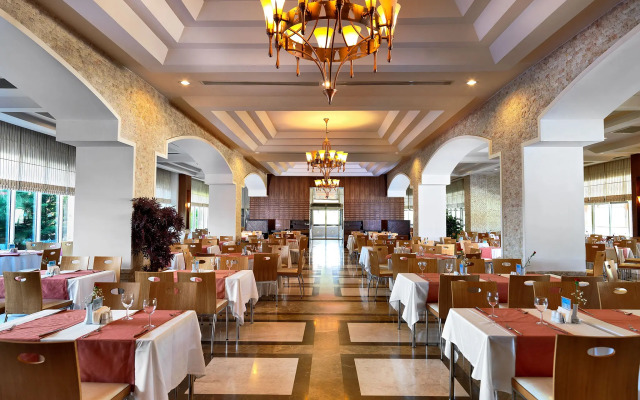 Crystal De Luxe Resort & Spa – All Inclusive