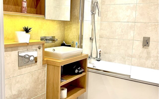 Stunning 1-bed Apartment in London Royal Excel