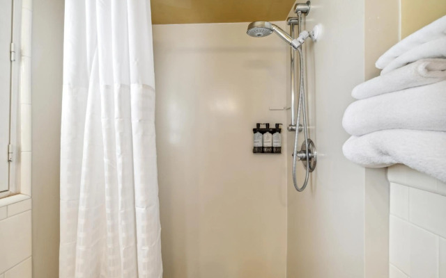 Inn Marin and Suites, an Ascend Collection Hotel