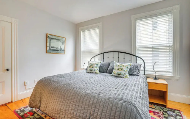 Walk to Harvard Square: Apartment in Cambridge