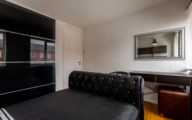6-bed Apartment in Liverpool