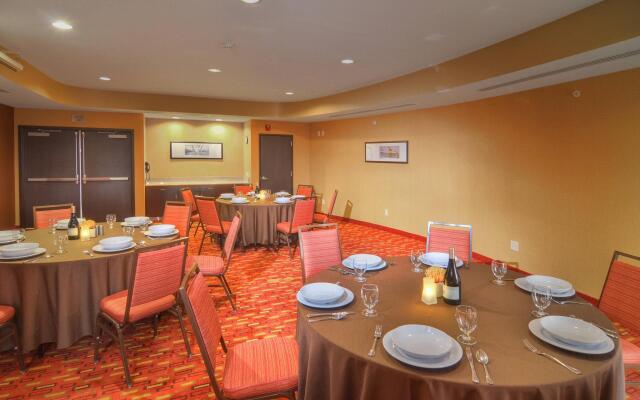 Courtyard by Marriott Medford Airport