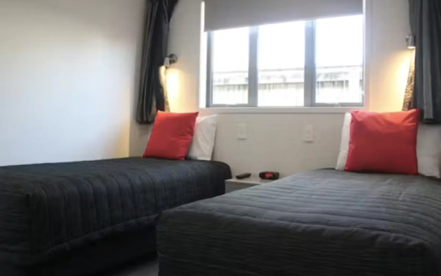 ASURE Pukekura Motor Lodge – Guest Rooms – New Plymouth