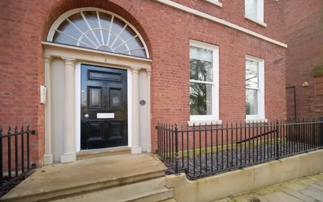 Luxury Full Apartment Free Secure Parking King bed