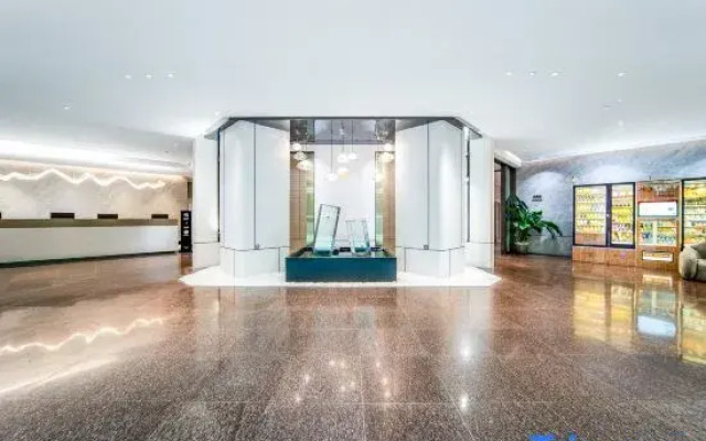 Rezen Longhh Hotel (Zhaoqing Seven Star Cave Sports Center)