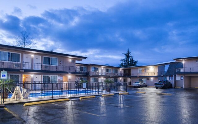 University Inn & Suites