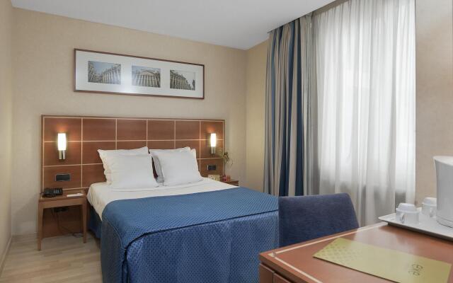 LATROUPE Grand Place Hostel