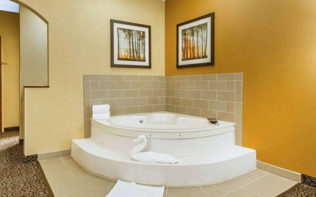Comfort Suites