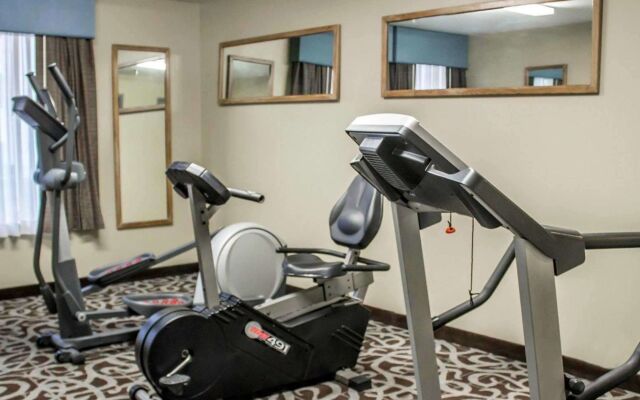 Copley Inn & Suites By OYO Akron OH