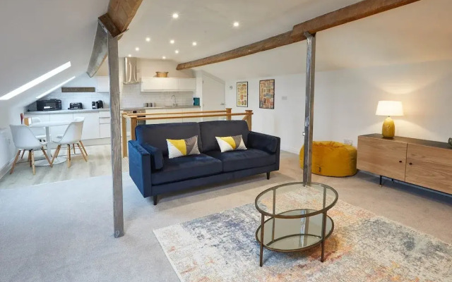 Apartment C Cornerhouse Apartments