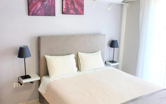 Central, Bright and Comfortable Apartment with balcony