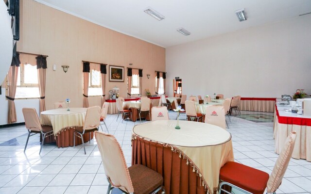 OYO 1346 Sinergi Hotel Gresik