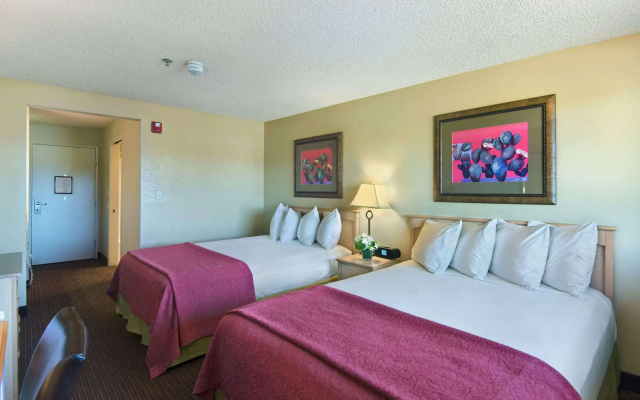 Oxnard Inn Lancaster