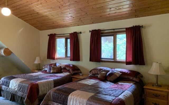 Helmcken Falls Lodge