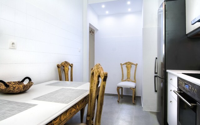 Charming 2 bdr apt next to Piraeus port