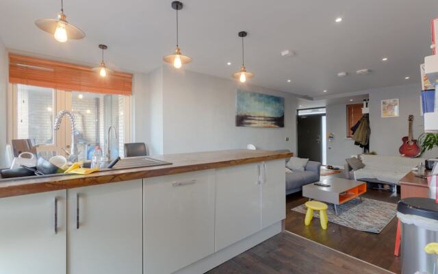 Modern 1 Bedroom Apartment in Central Location
