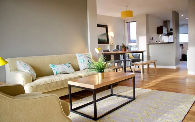 2 Bedroom Apartment With Free Parking