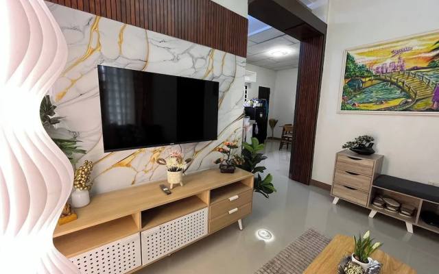 Bloomstone - 2BR Family Suite in Gensan