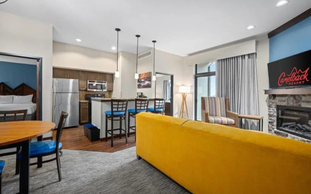 Camelback Lodge & Aquatopia Indoor Waterpark