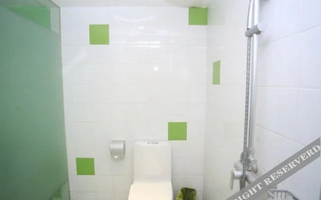 Chongqing Beiouchujian Couple Hotel(Guanyinqiao Pedestrian Street Light Rail Station Store)