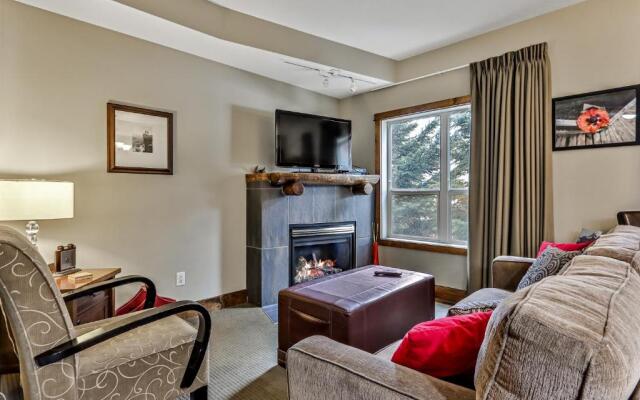 Fenwick Vacation Rentals Spacious Mountain 2 Bedroom with Hot tub