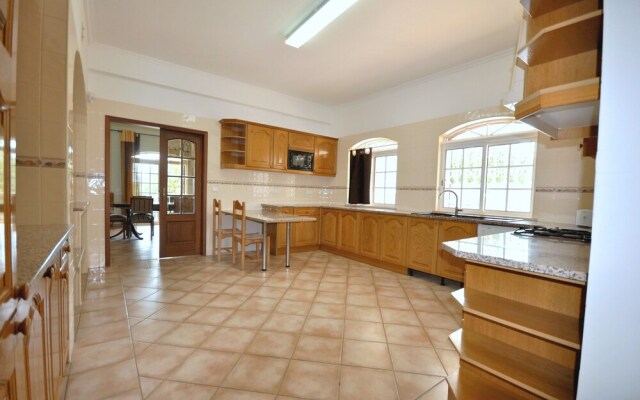 Large Country Villa With Private Pool, Vilamoura