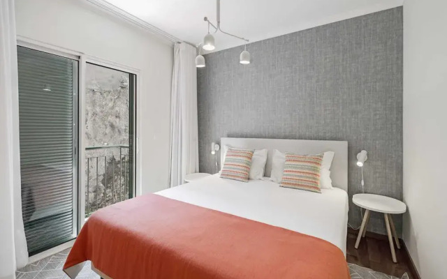 By the Sea, Reis Magos IV