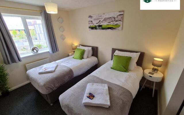 3 Bedroom house near Coventry City Centre with Wi-fi, driveway & garden - 16RWC