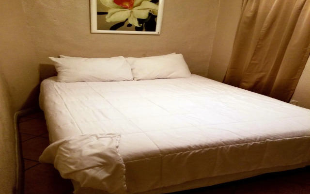 Monterey Inn Hotel