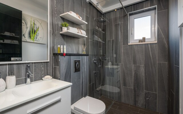 Apartment License to Chill