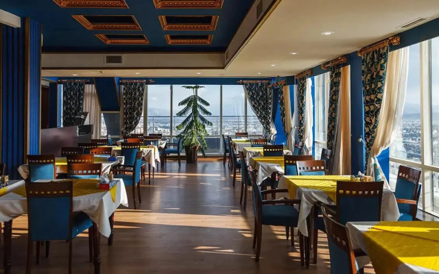 Chamran Grand Hotel