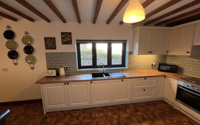4 Bedroom Detached Farmhouse Mountain Views