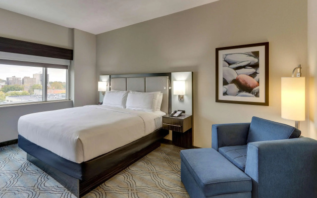 DoubleTree by Hilton St. Louis Forest Park