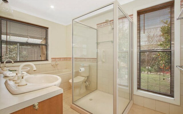 Cherry Lane - 3 bedroom brick home