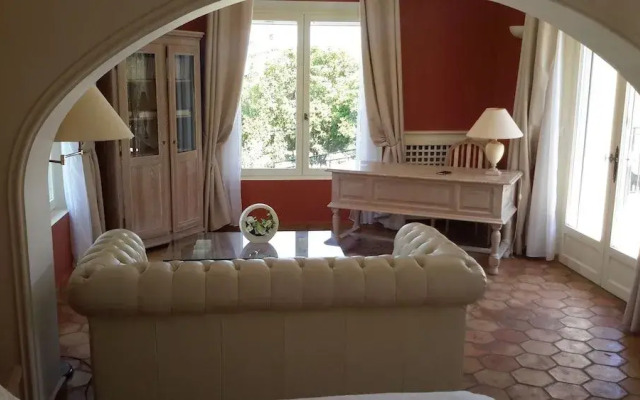 Aux charmes de grasse