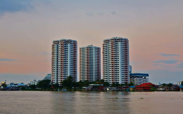 Riverine Place Hotel and Residence