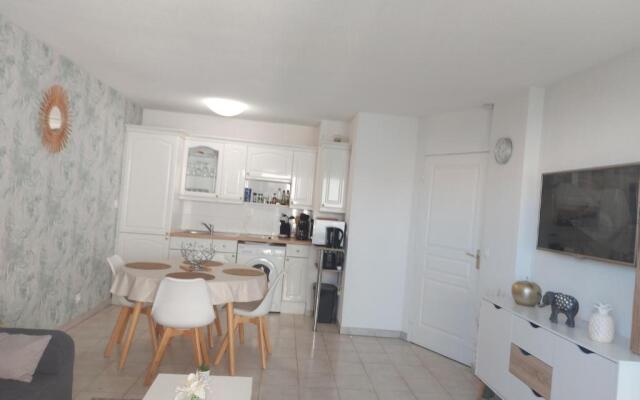 Appartement Juan-les-Pins antibes piscine et mer a 200m