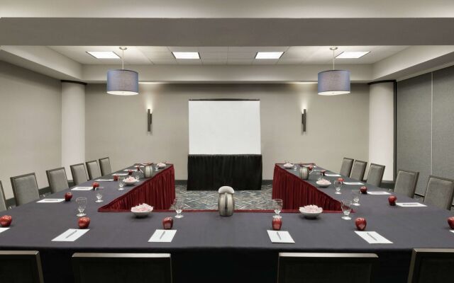 Embassy Suites by Hilton Indianapolis Downtown