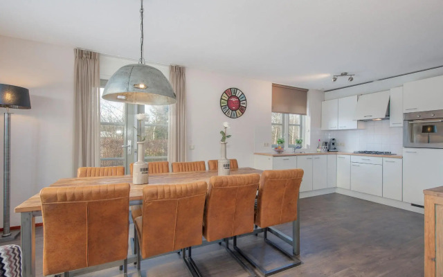 Stately, luxury villa with two bathrooms, 2km from Appelscha