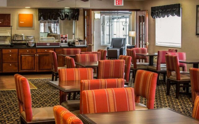 Comfort Inn & Suites Diamondale – Lansing