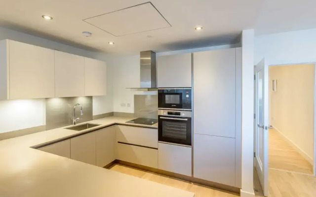 Luxury Modern Apartment With Exceptional Views! Hosted by Sweetstay