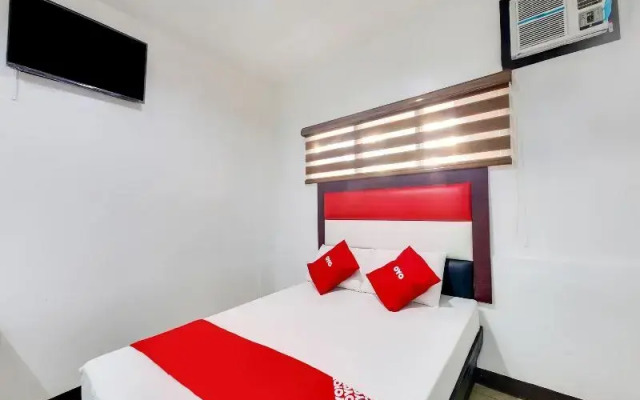 895 Golden Majestic Pension Inn