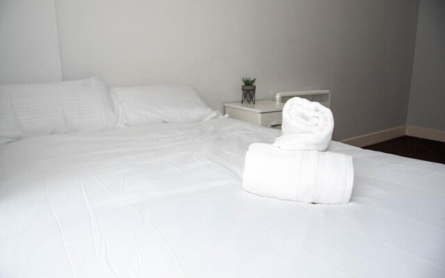 5 Double Bedroom Apartment in The City Centre